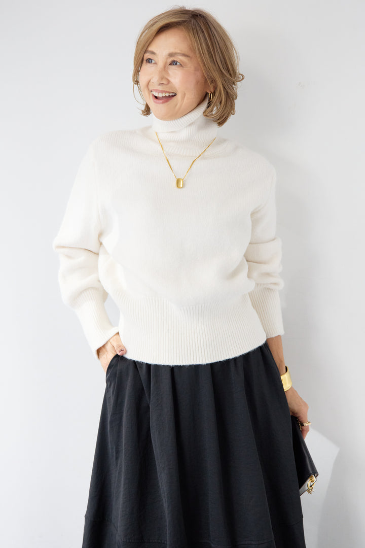 ライトウォームタートルネックニット