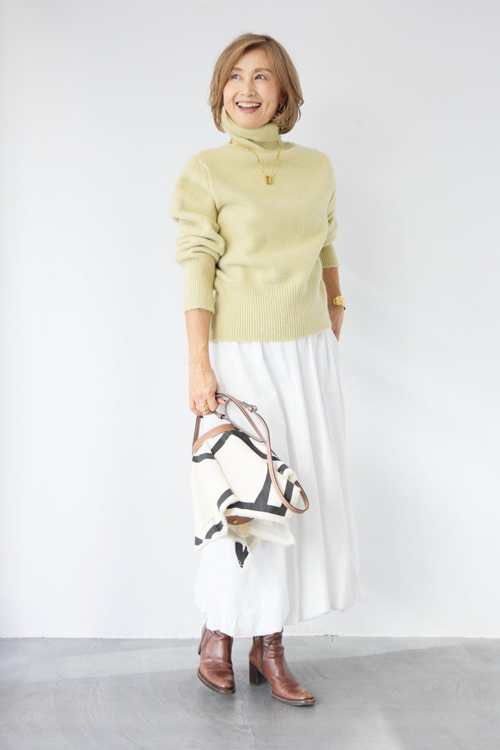 ライトウォームタートルネックニット