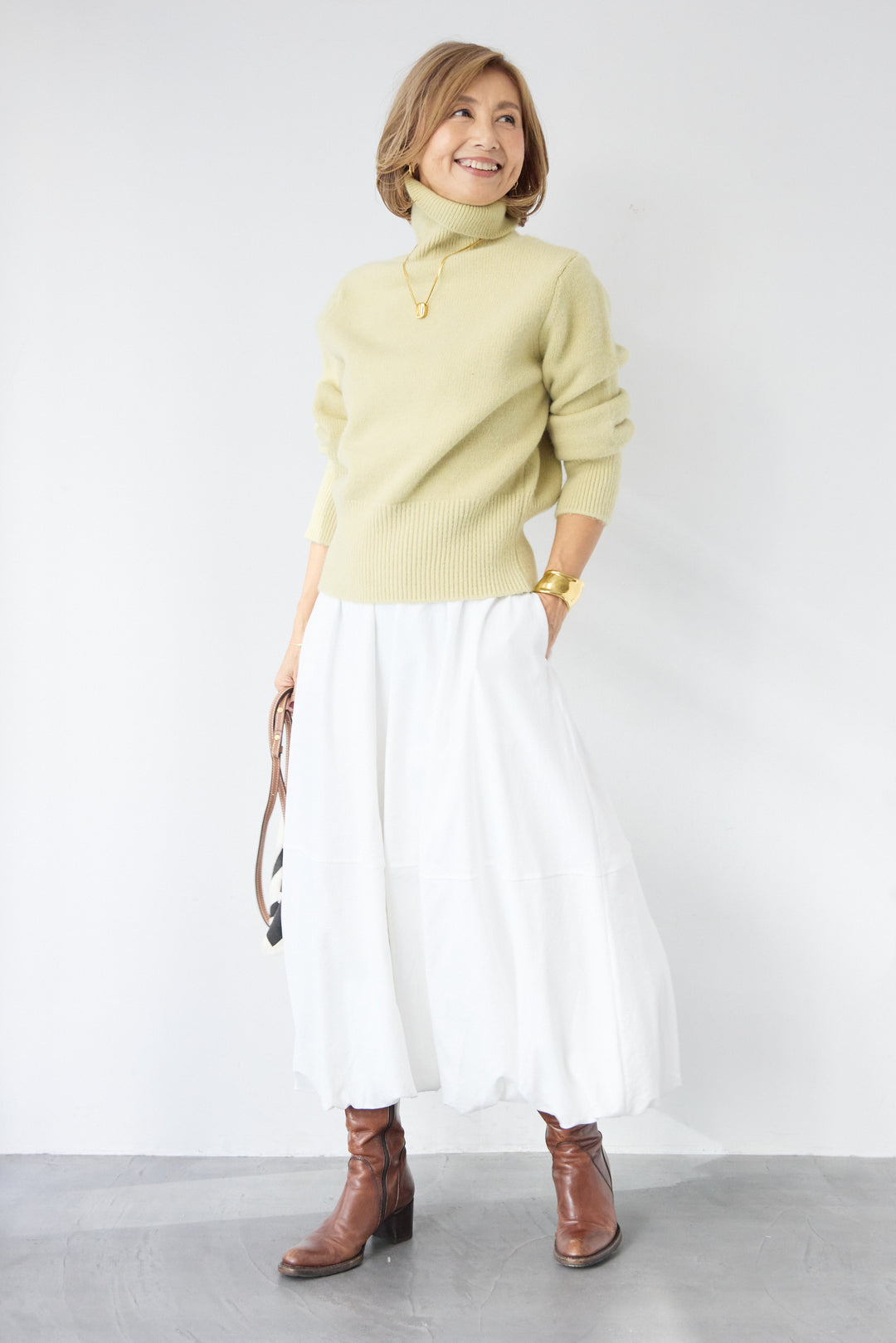 ライトウォームタートルネックニット