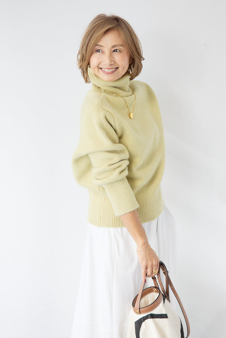ライトウォームタートルネックニット