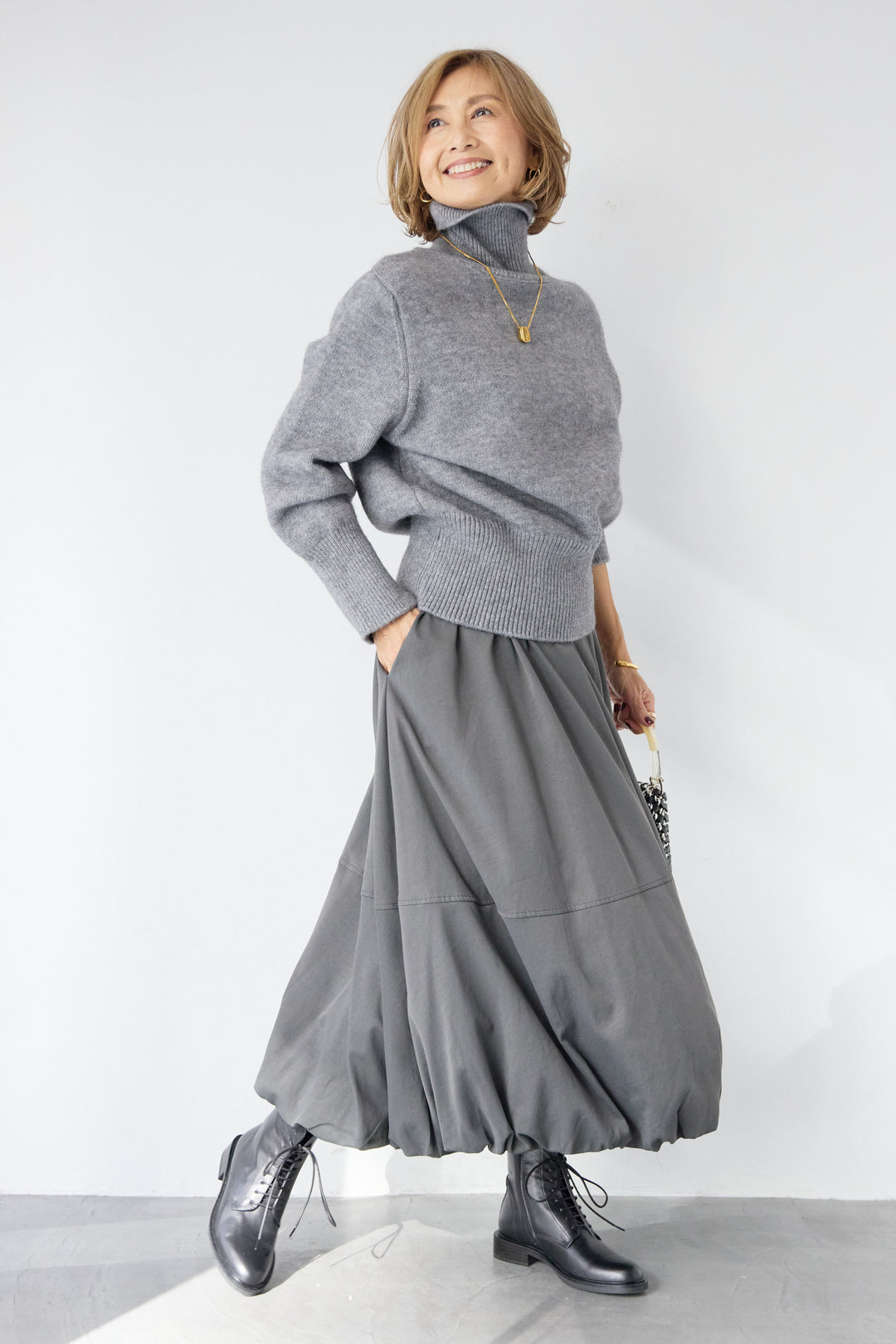 ライトウォームタートルネックニット