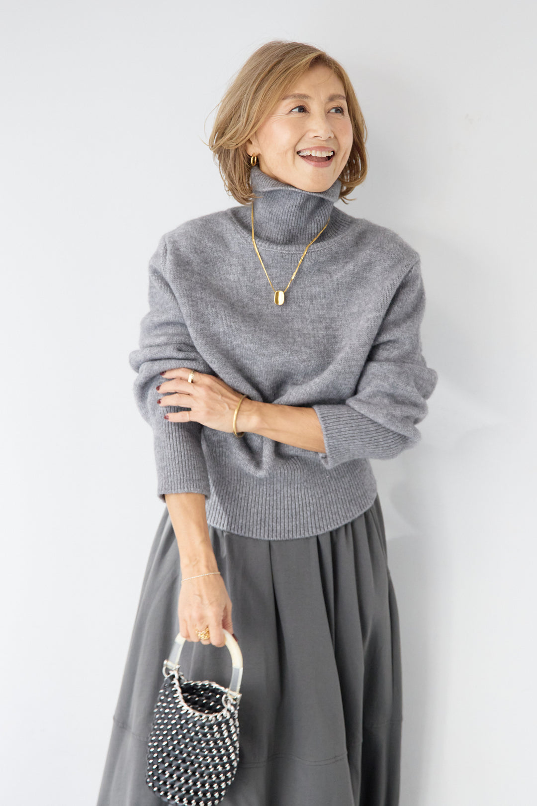 ライトウォームタートルネックニット