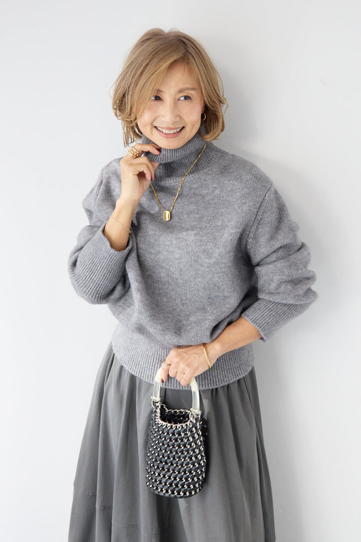 ライトウォームタートルネックニット