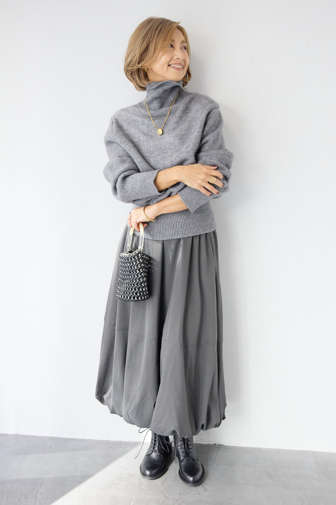 ライトウォームタートルネックニット