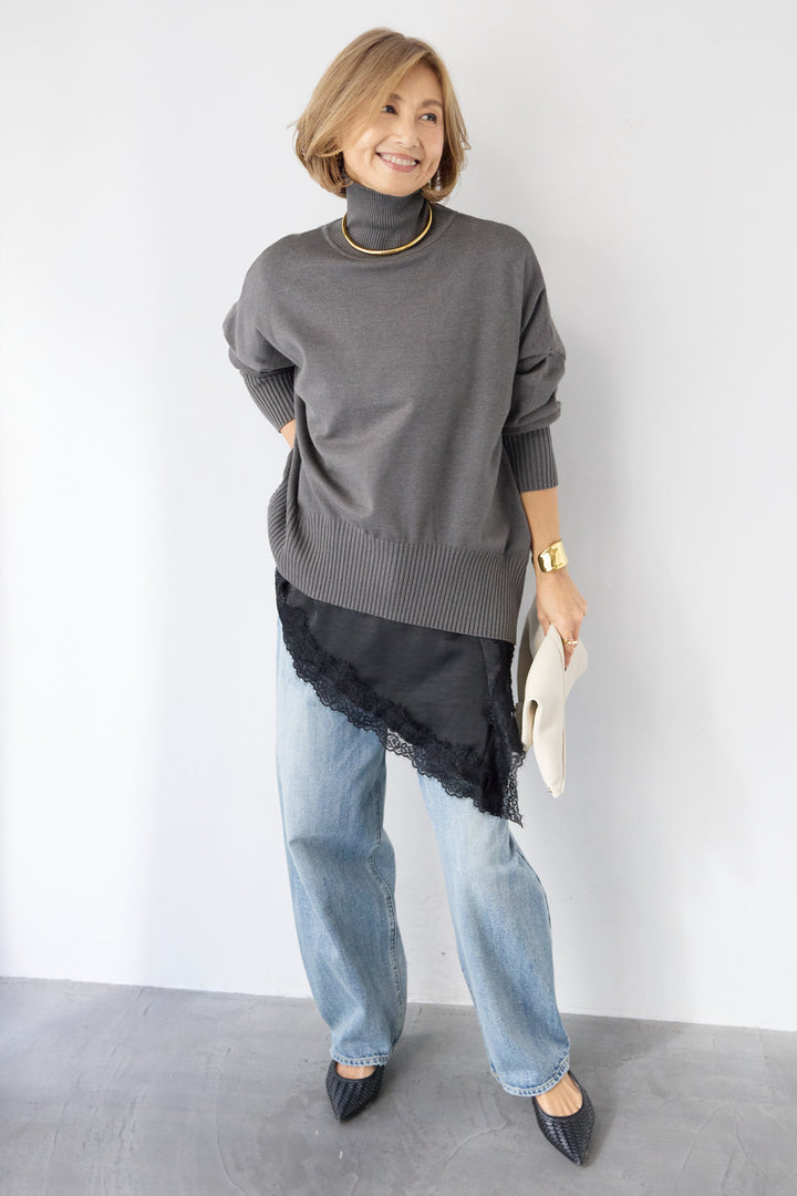 ゆるシルエットタートルネックニット