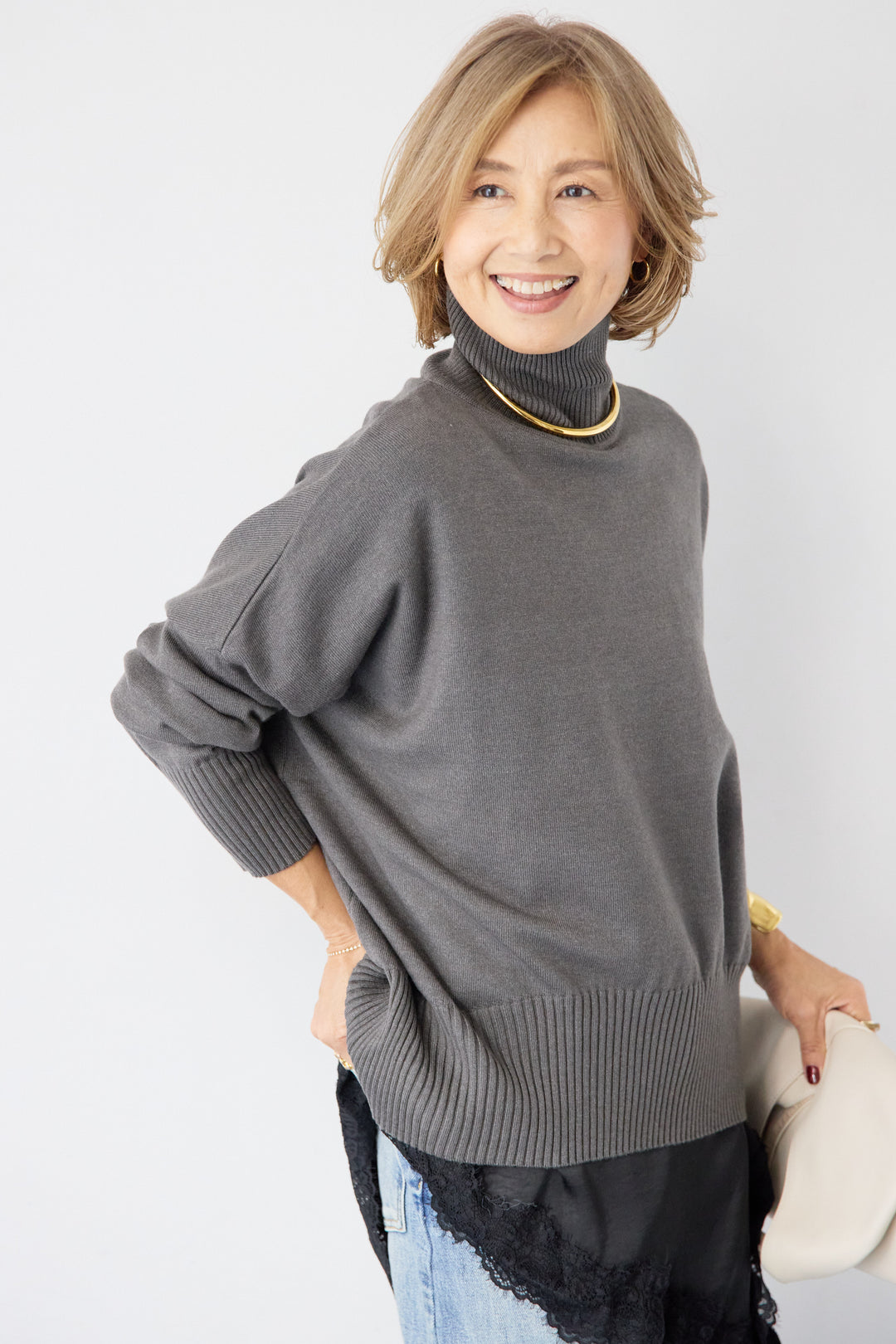 ゆるシルエットタートルネックニット