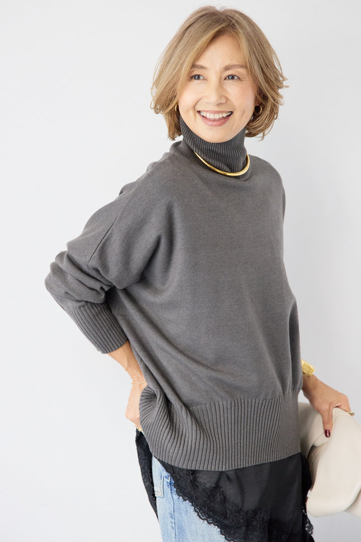 ゆるシルエットタートルネックニット