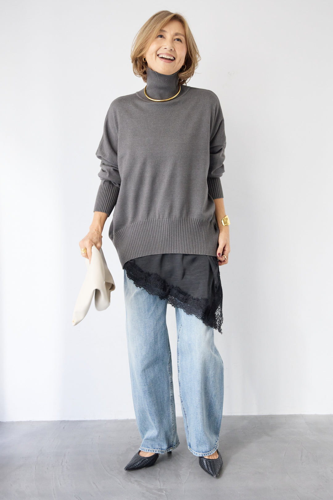 ゆるシルエットタートルネックニット