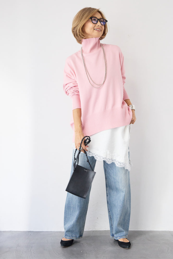 ゆるシルエットタートルネックニット