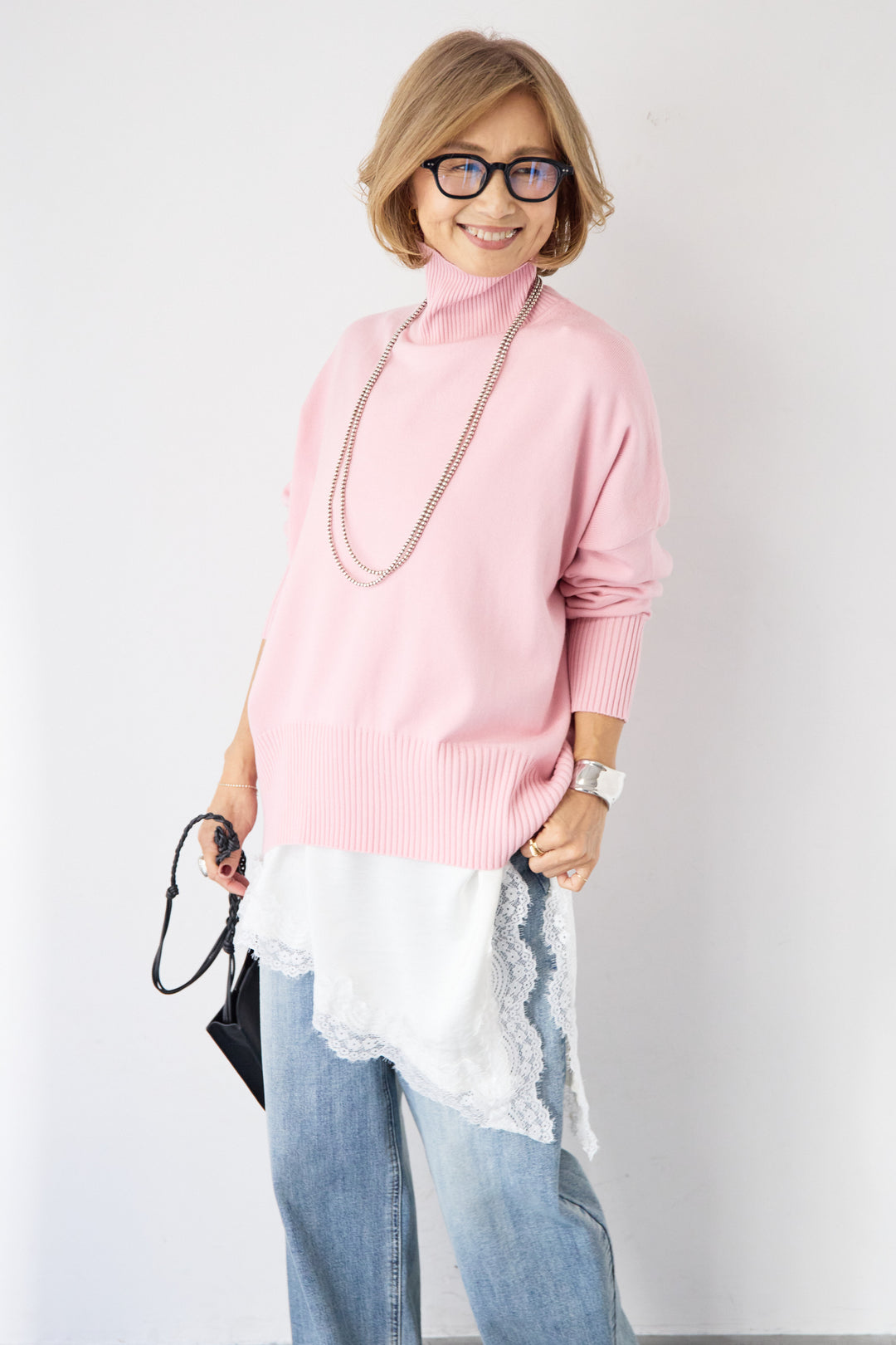 ゆるシルエットタートルネックニット