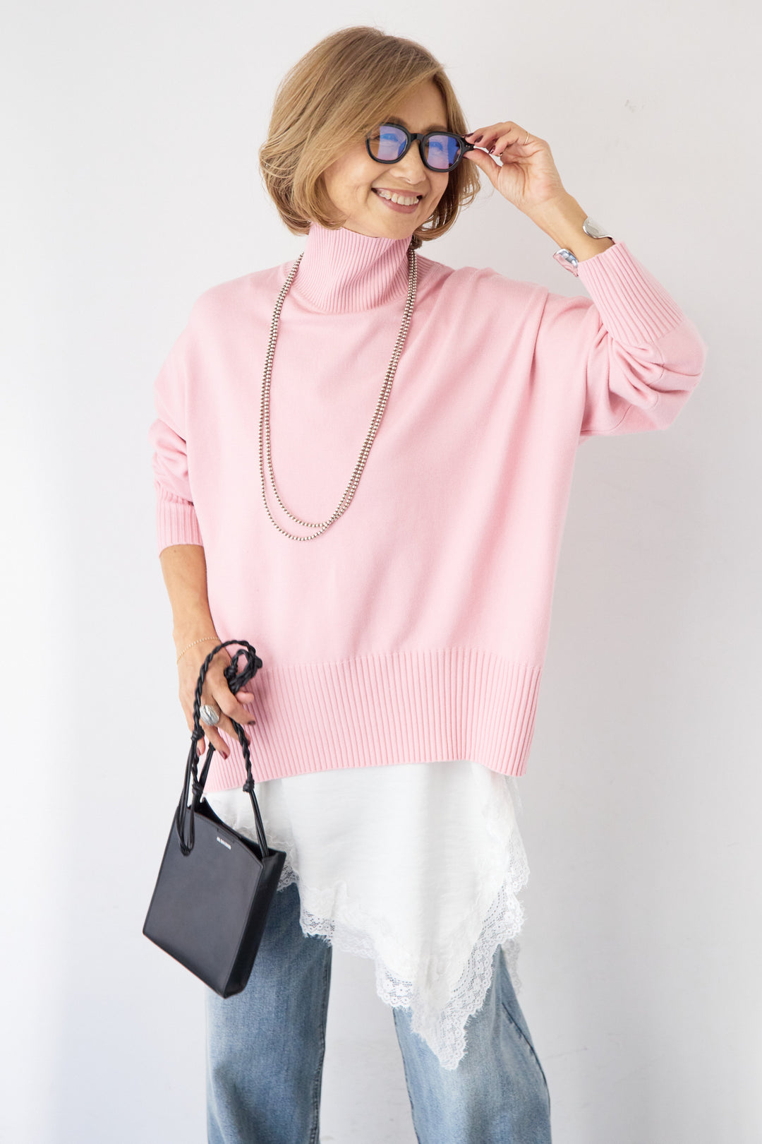 ゆるシルエットタートルネックニット