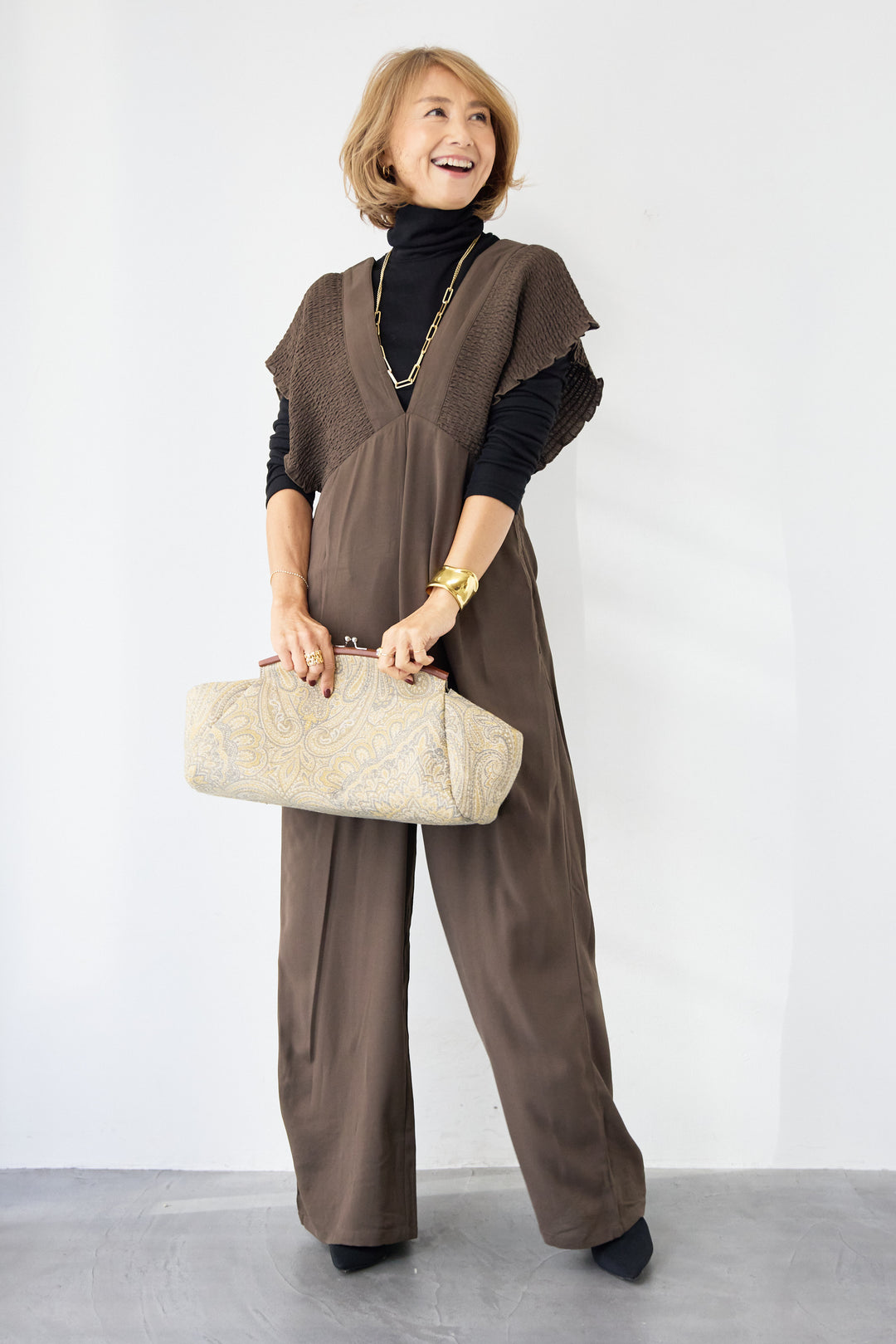 シャーリングスリーブ・Vネックオールインワン