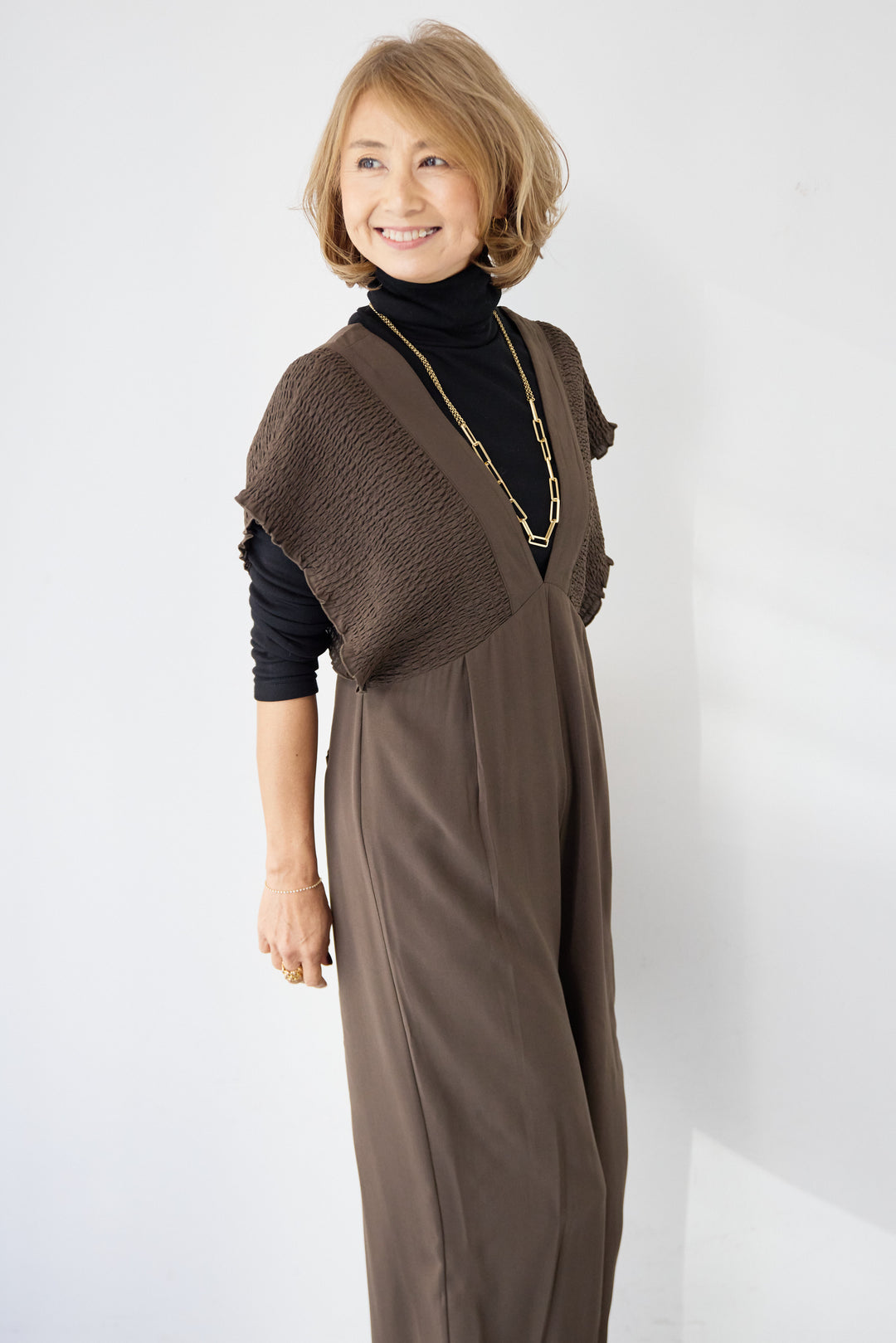 シャーリングスリーブ・Vネックオールインワン