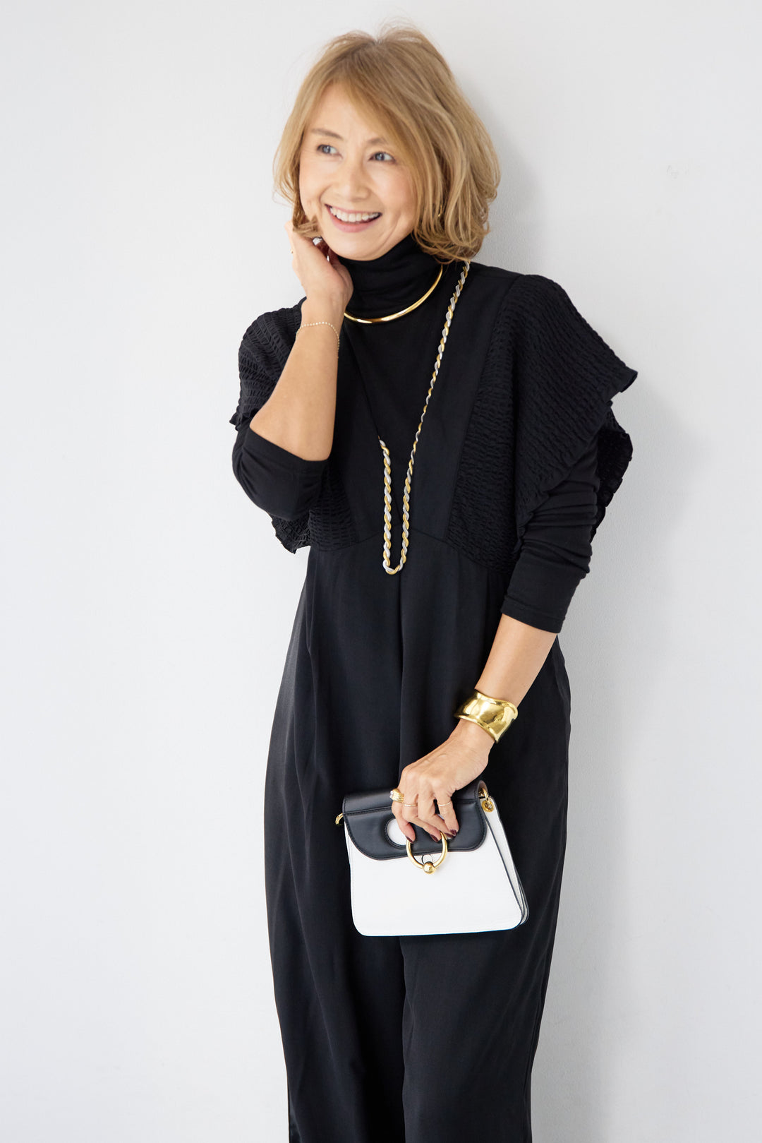 シャーリングスリーブ・Vネックオールインワン