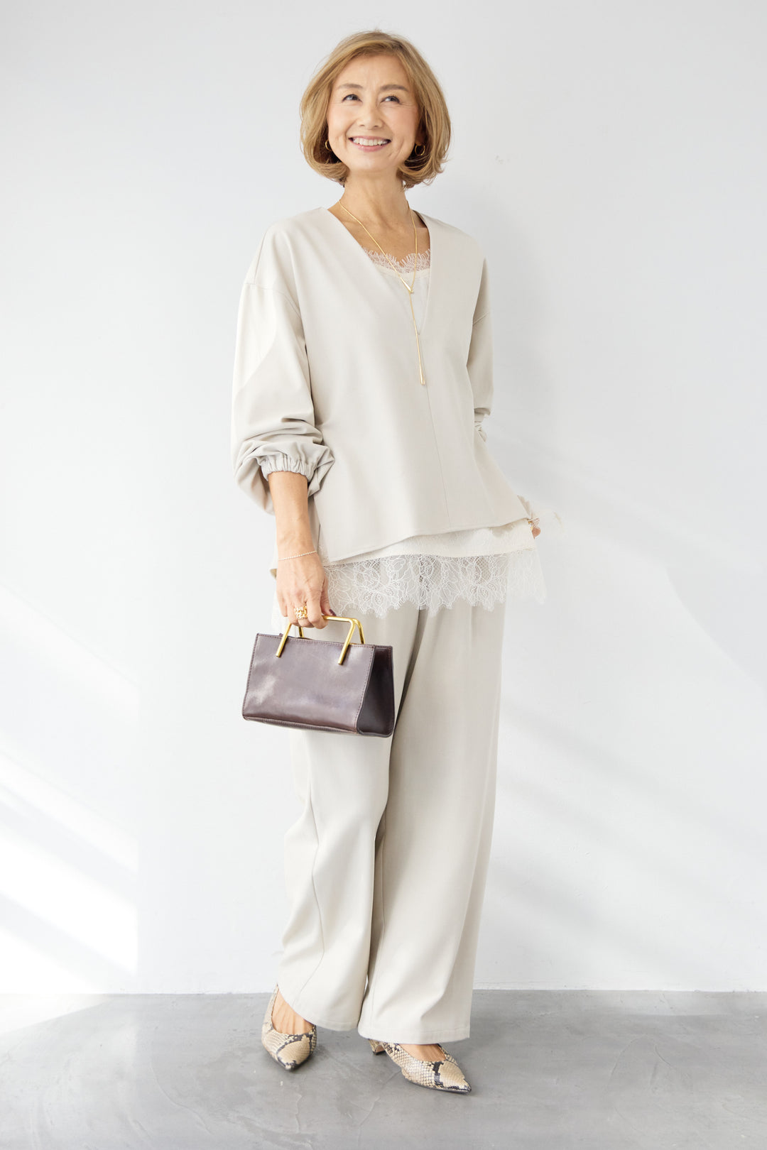 深Vネック・ボリュームスリーブプルオーバー