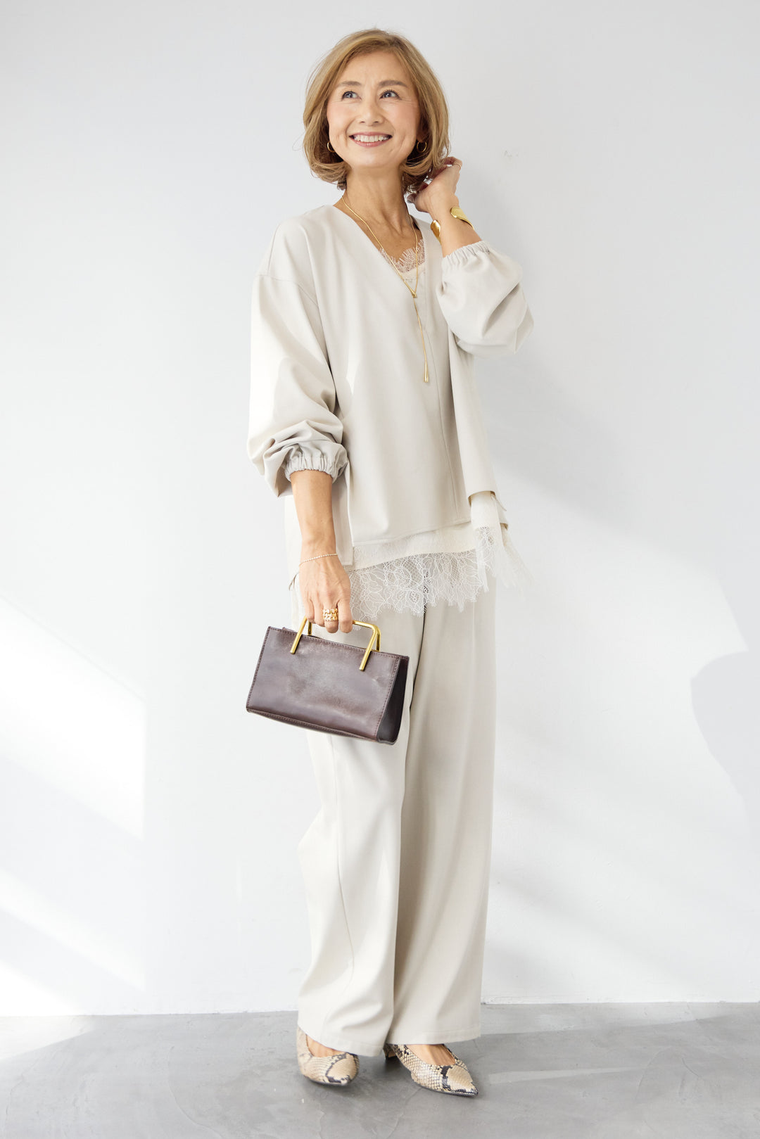 深Vネック・ボリュームスリーブプルオーバー