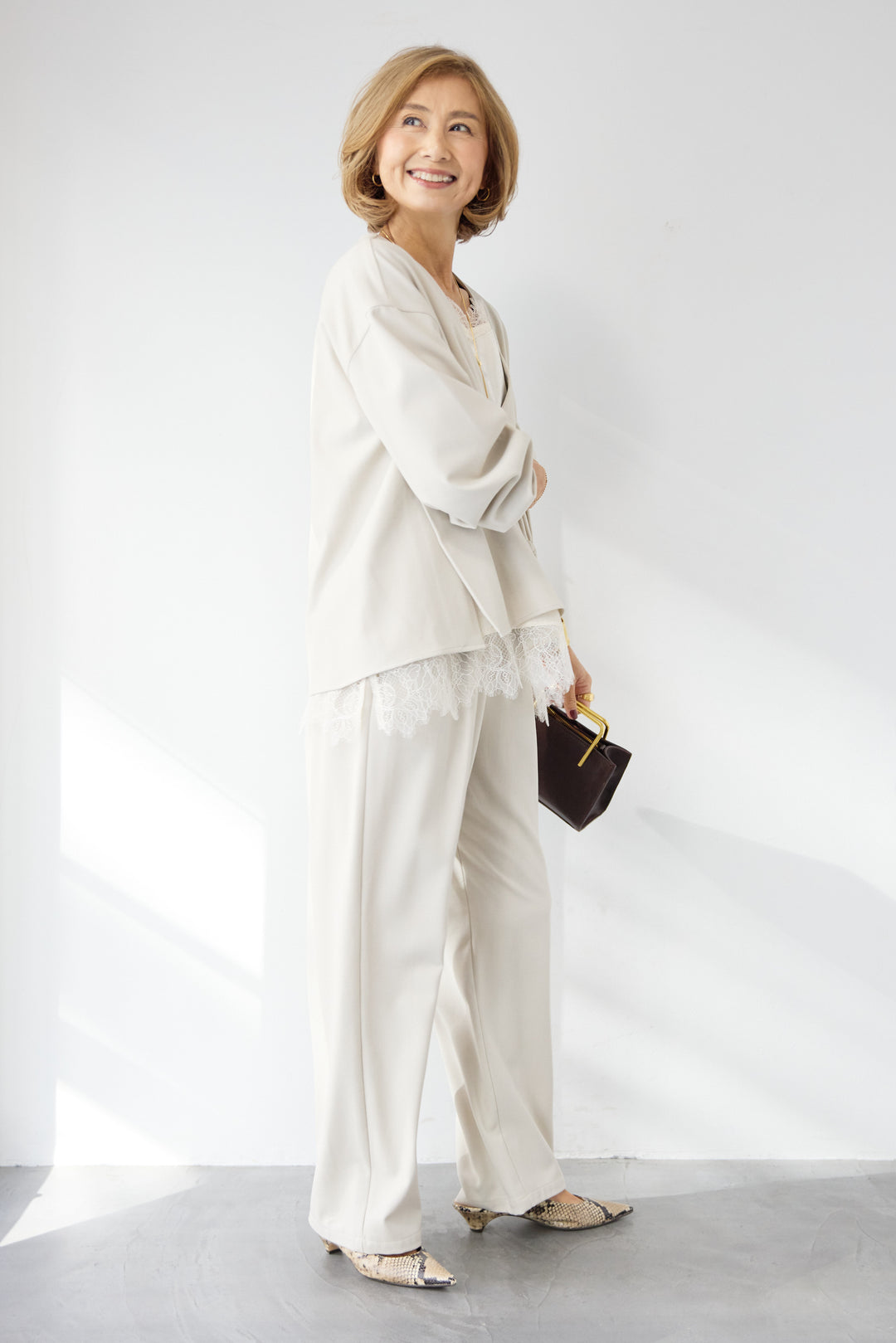 深Vネック・ボリュームスリーブプルオーバー