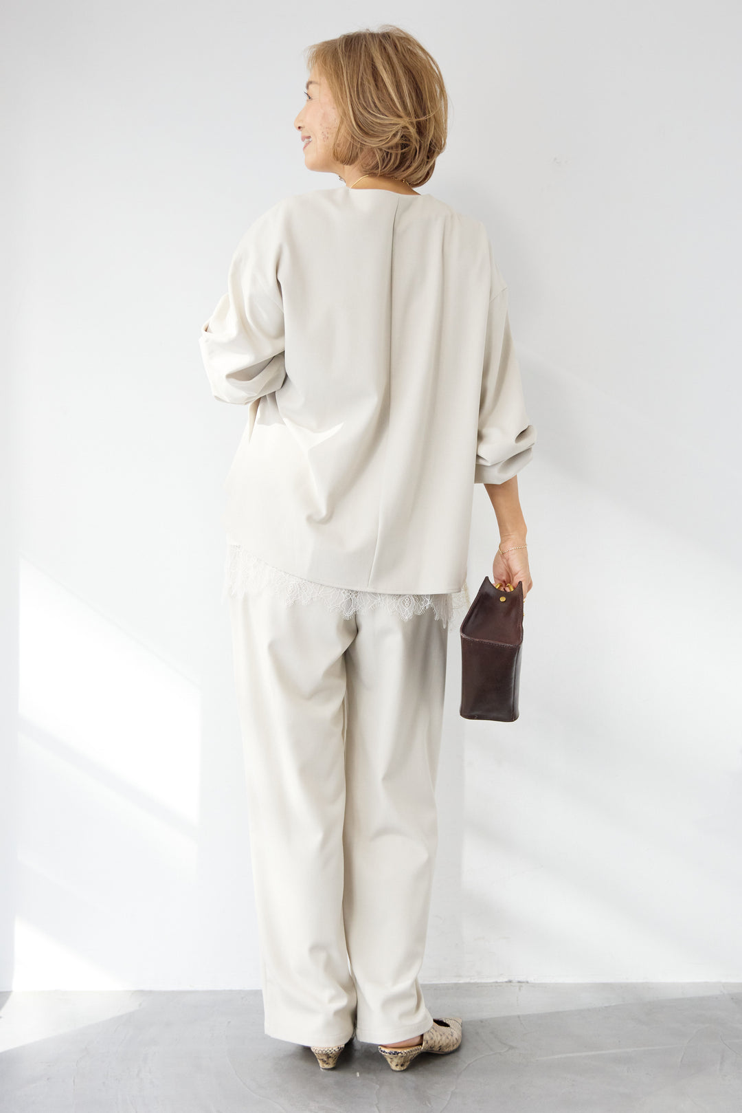 深Vネック・ボリュームスリーブプルオーバー