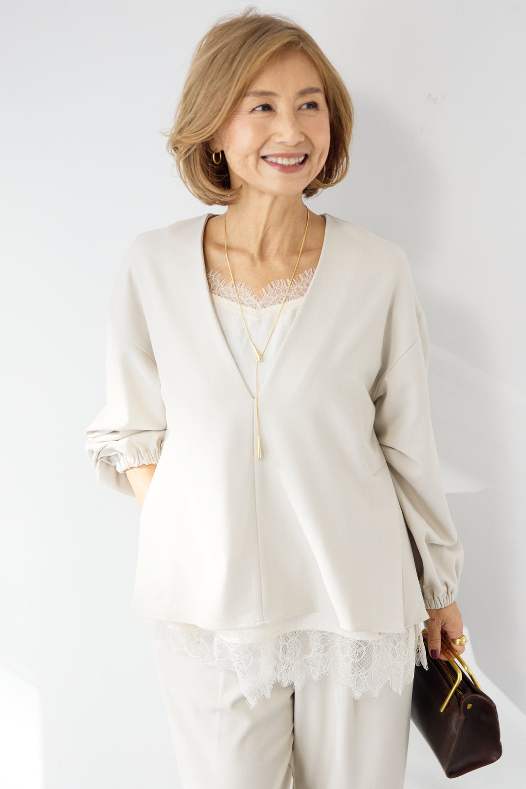 深Vネック・ボリュームスリーブプルオーバー