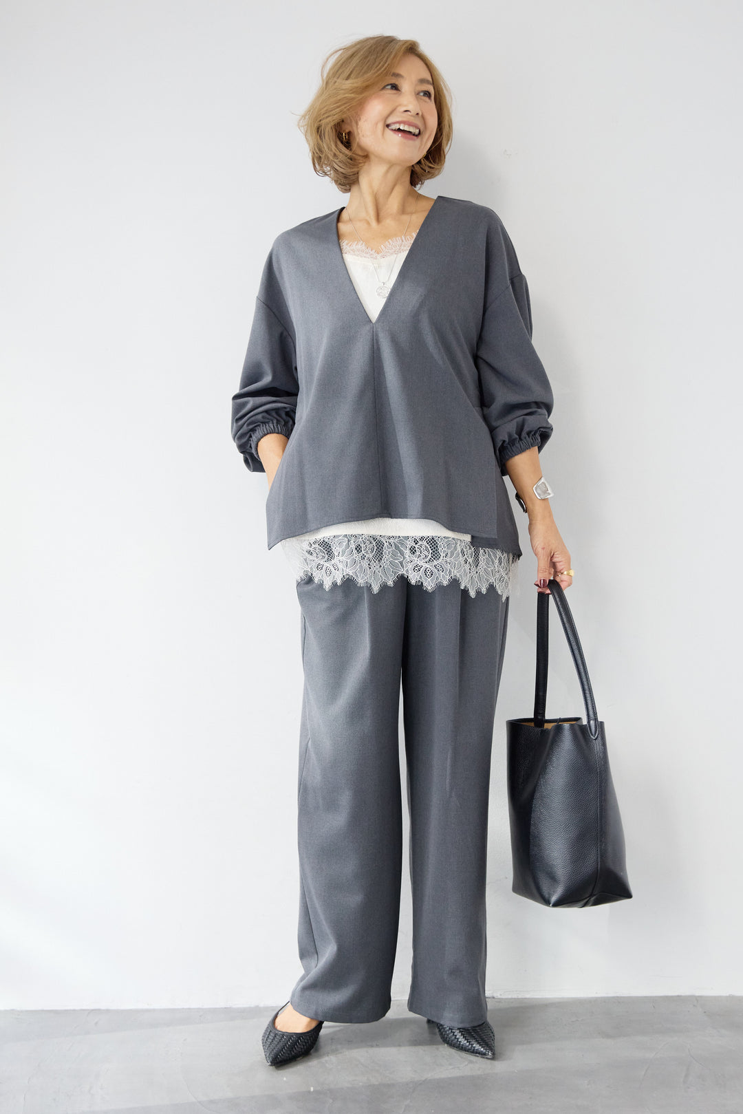 深Vネック・ボリュームスリーブプルオーバー