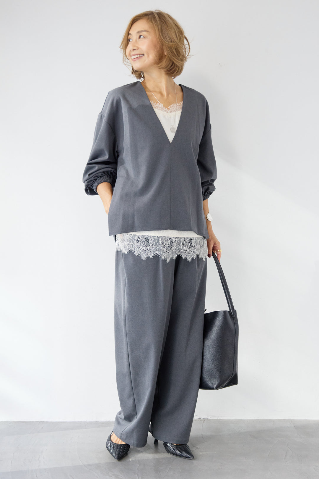 深Vネック・ボリュームスリーブプルオーバー