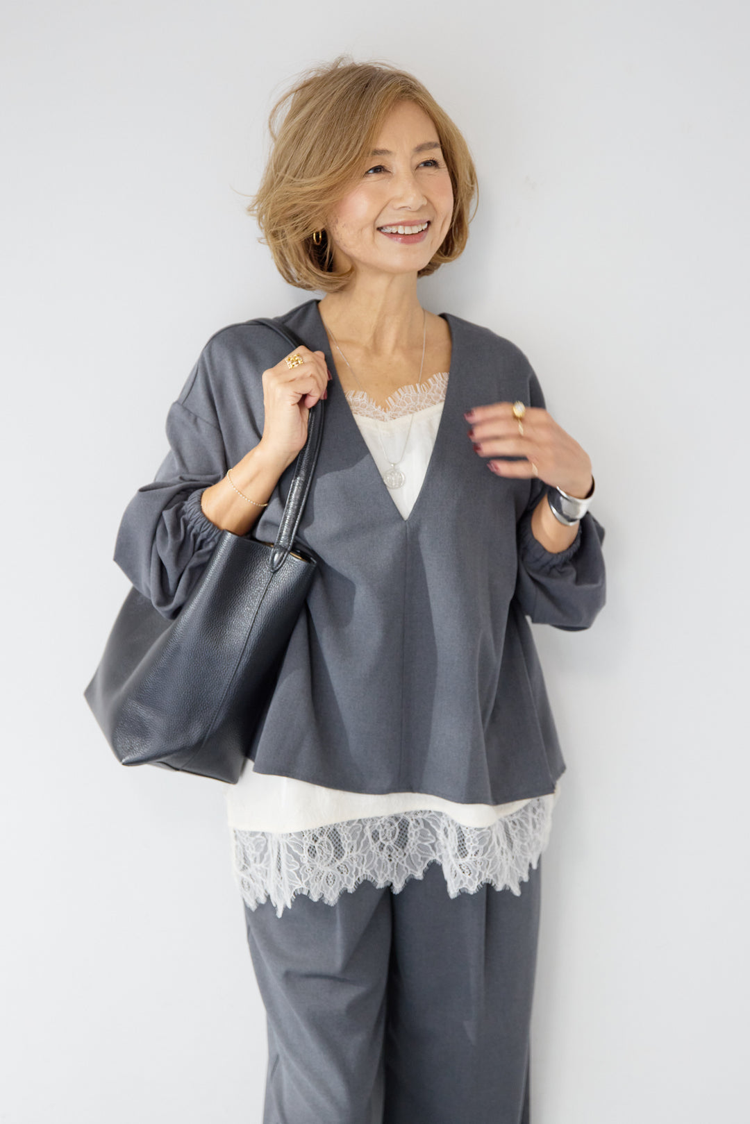 深Vネック・ボリュームスリーブプルオーバー