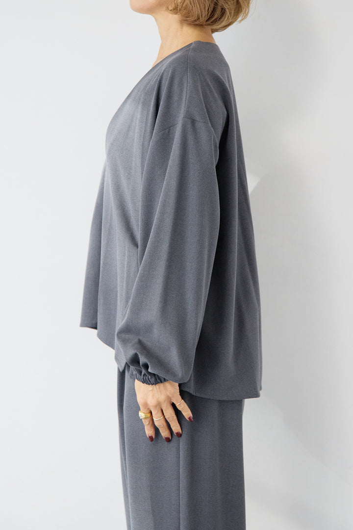 深Vネック・ボリュームスリーブプルオーバー