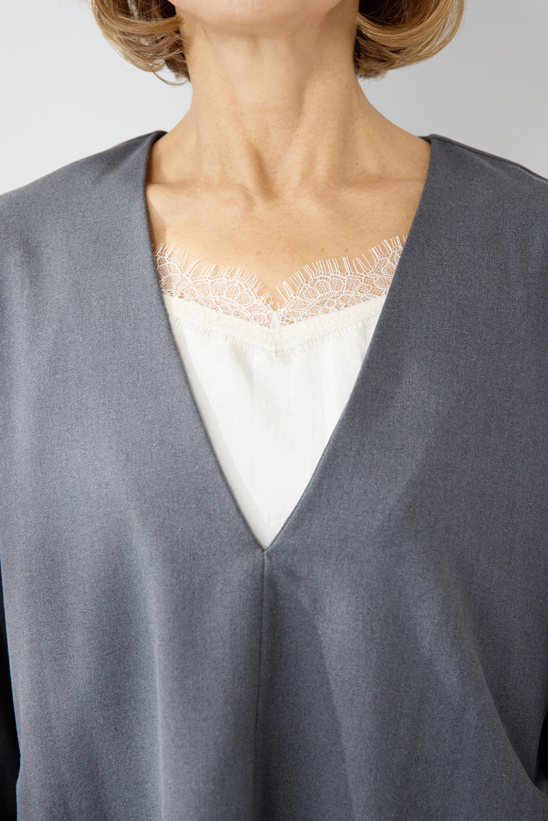 深Vネック・ボリュームスリーブプルオーバー