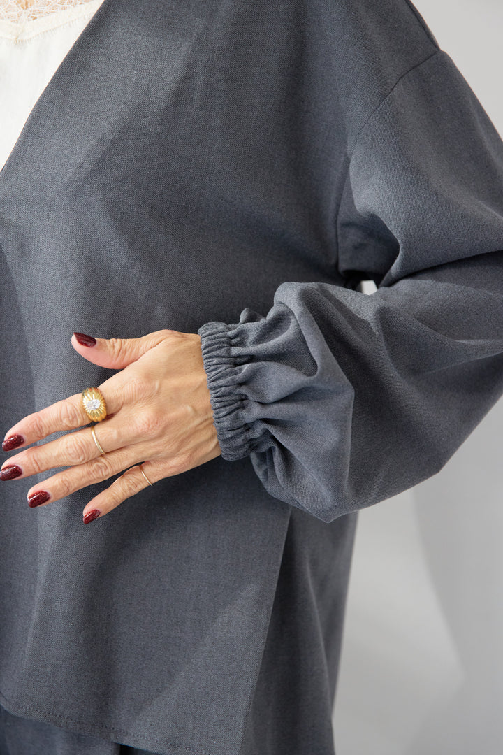 深Vネック・ボリュームスリーブプルオーバー