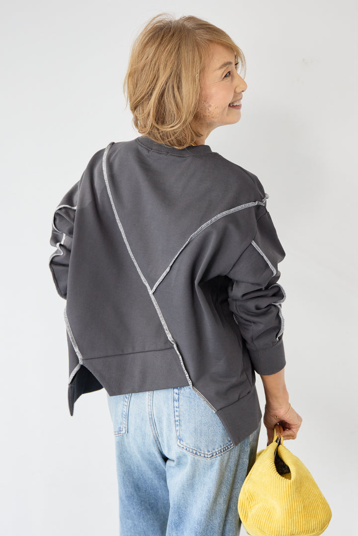 アウトシーム・配色ステッチプルオーバー