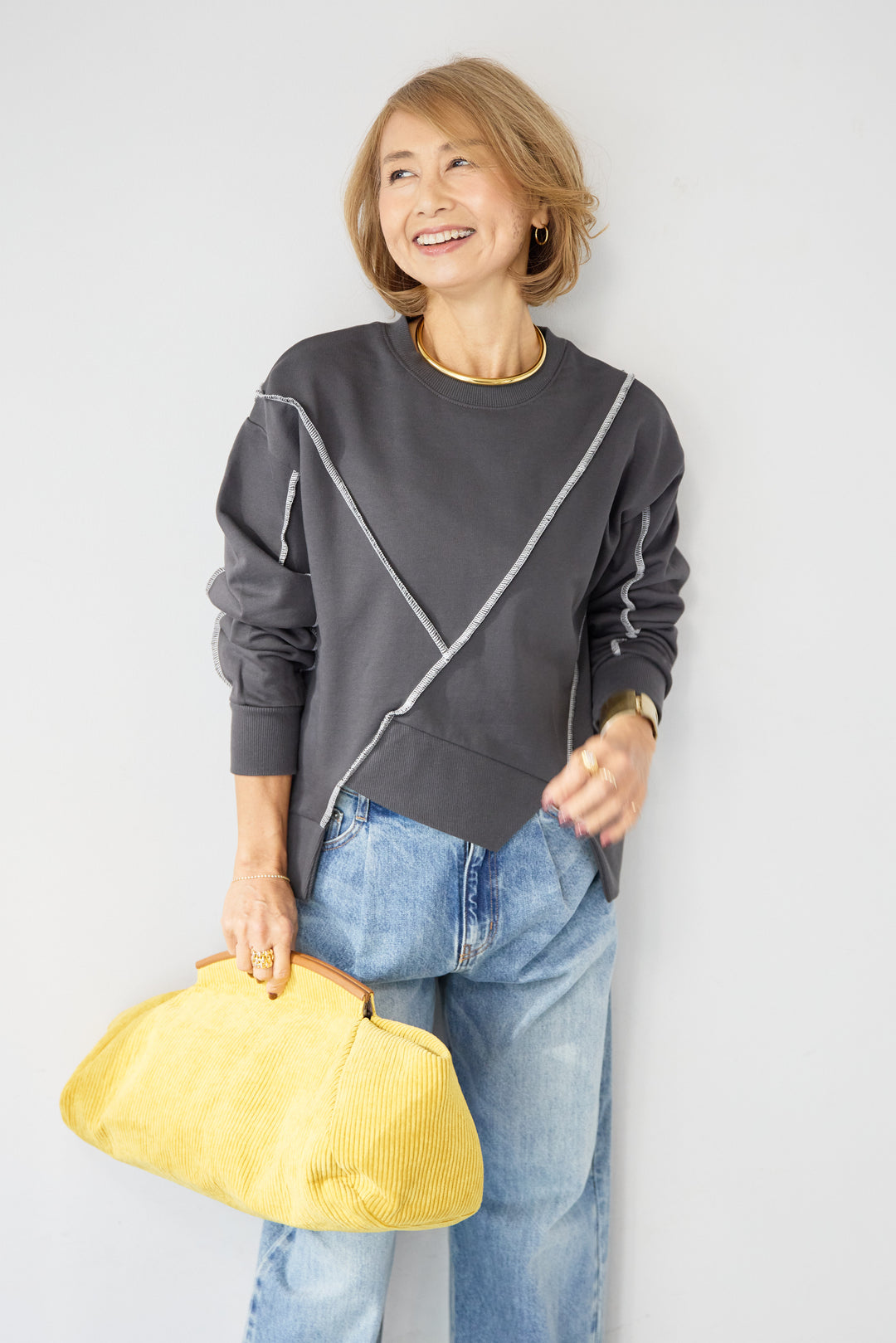 アウトシーム・配色ステッチプルオーバー