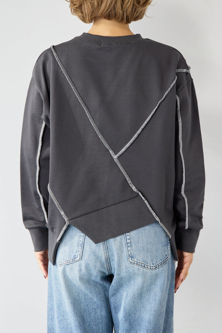 アウトシーム・配色ステッチプルオーバー