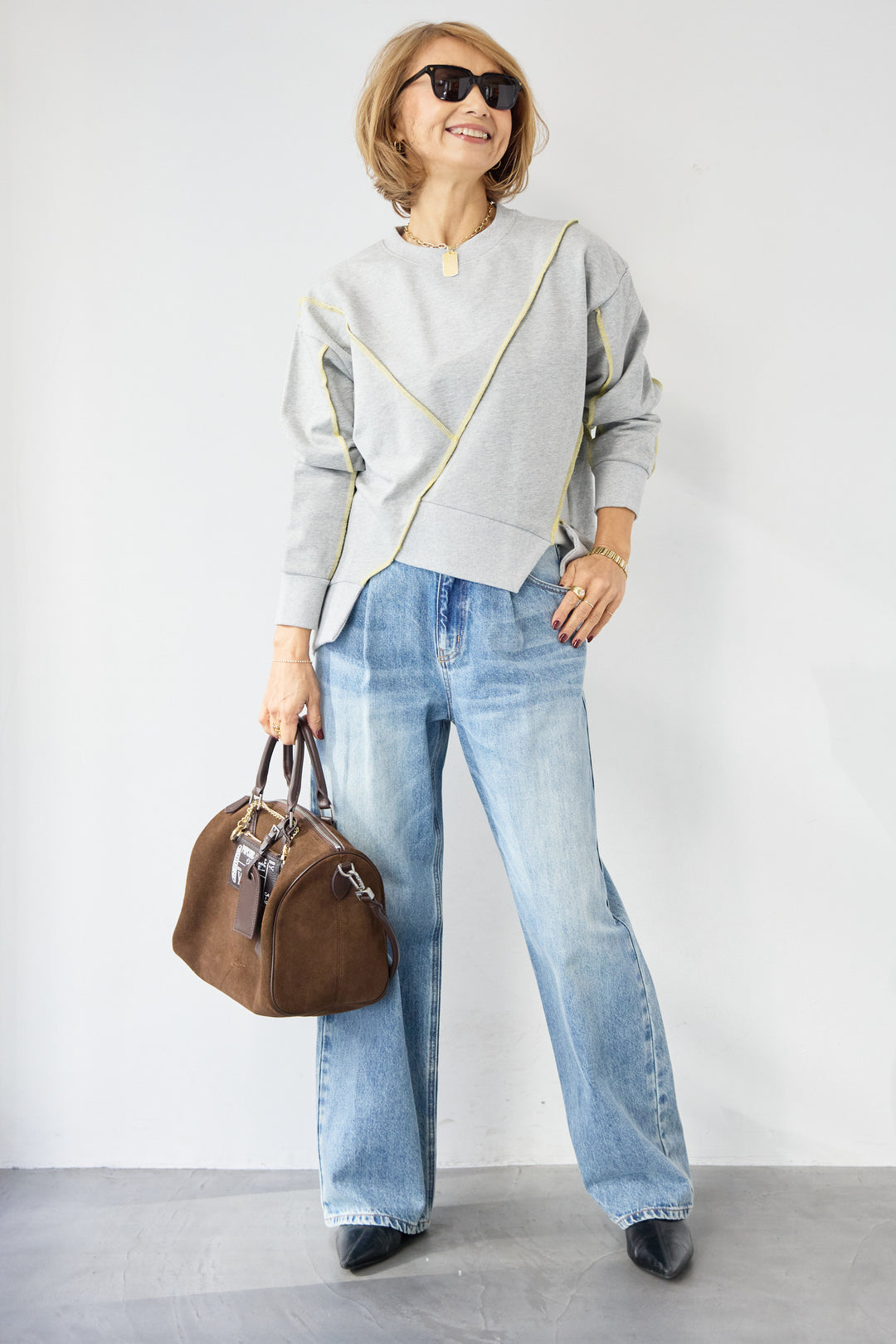 アウトシーム・配色ステッチプルオーバー