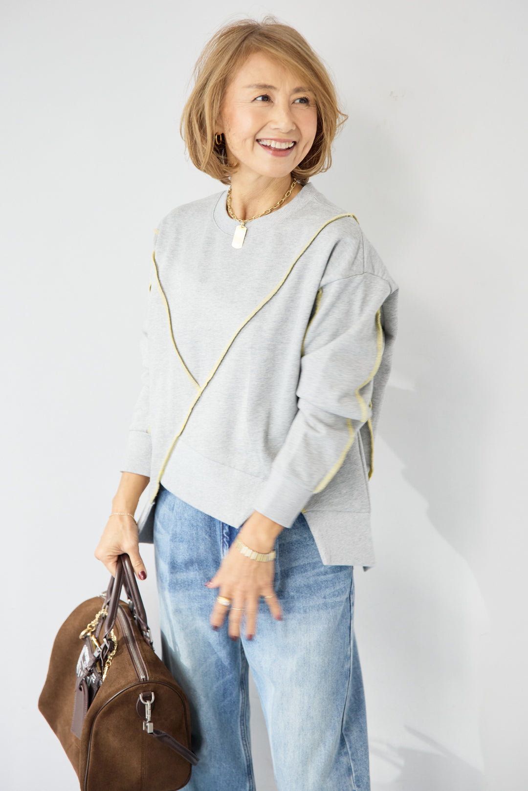 アウトシーム・配色ステッチプルオーバー