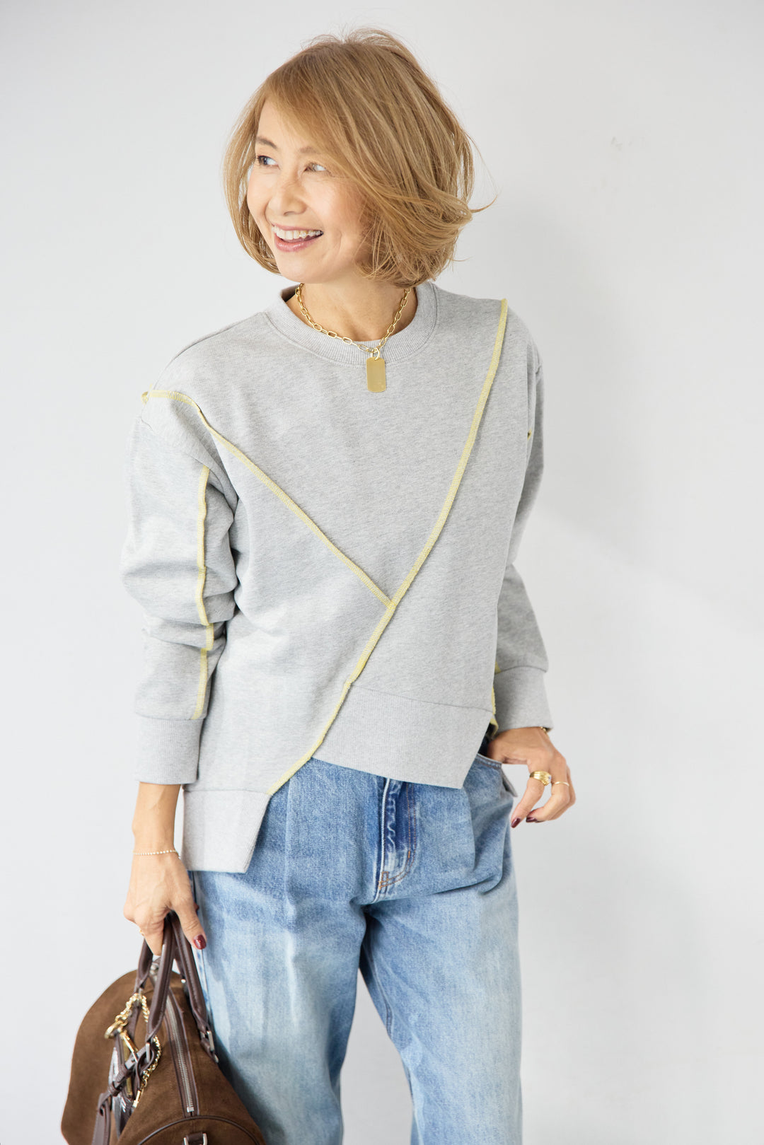 アウトシーム・配色ステッチプルオーバー