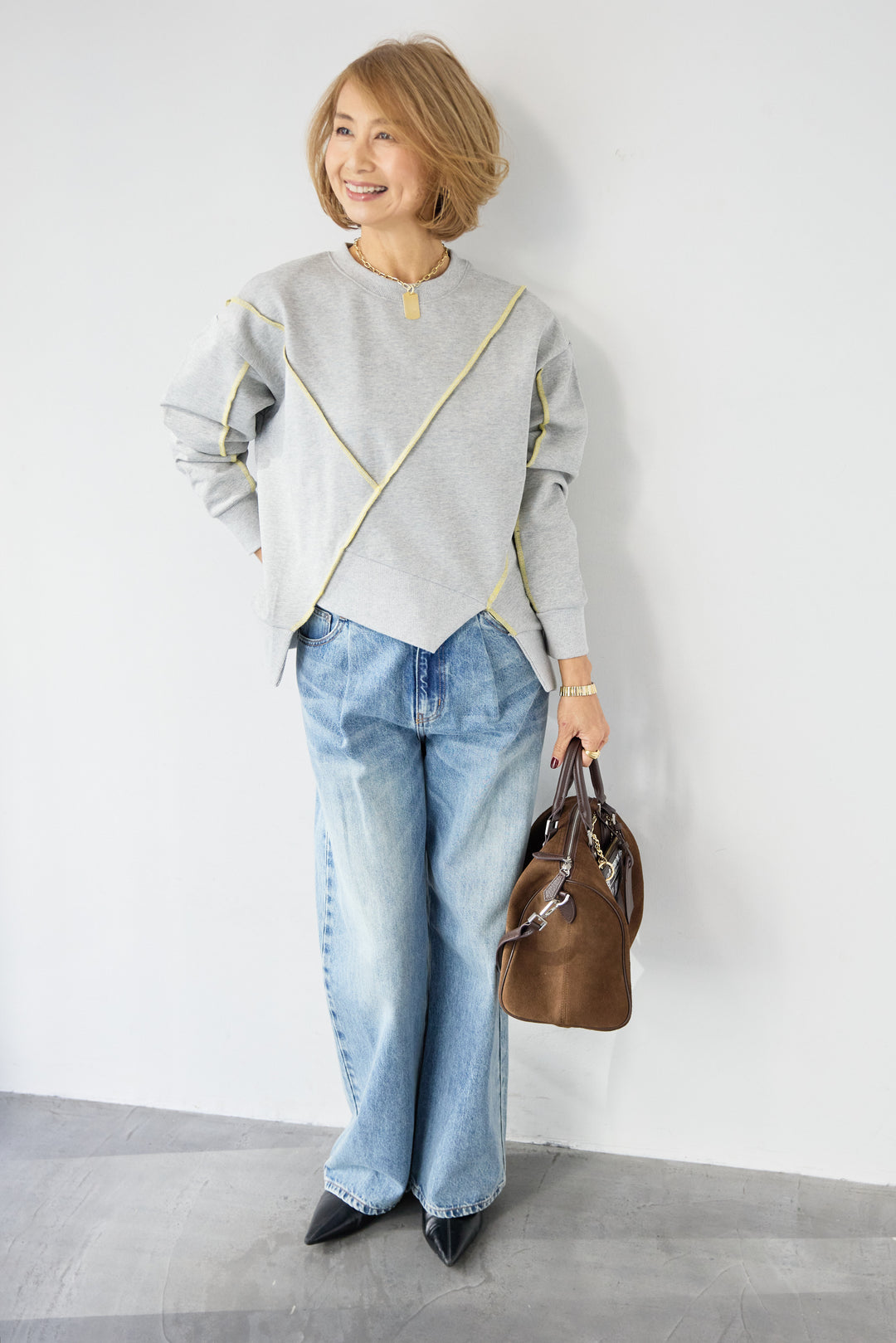 アウトシーム・配色ステッチプルオーバー