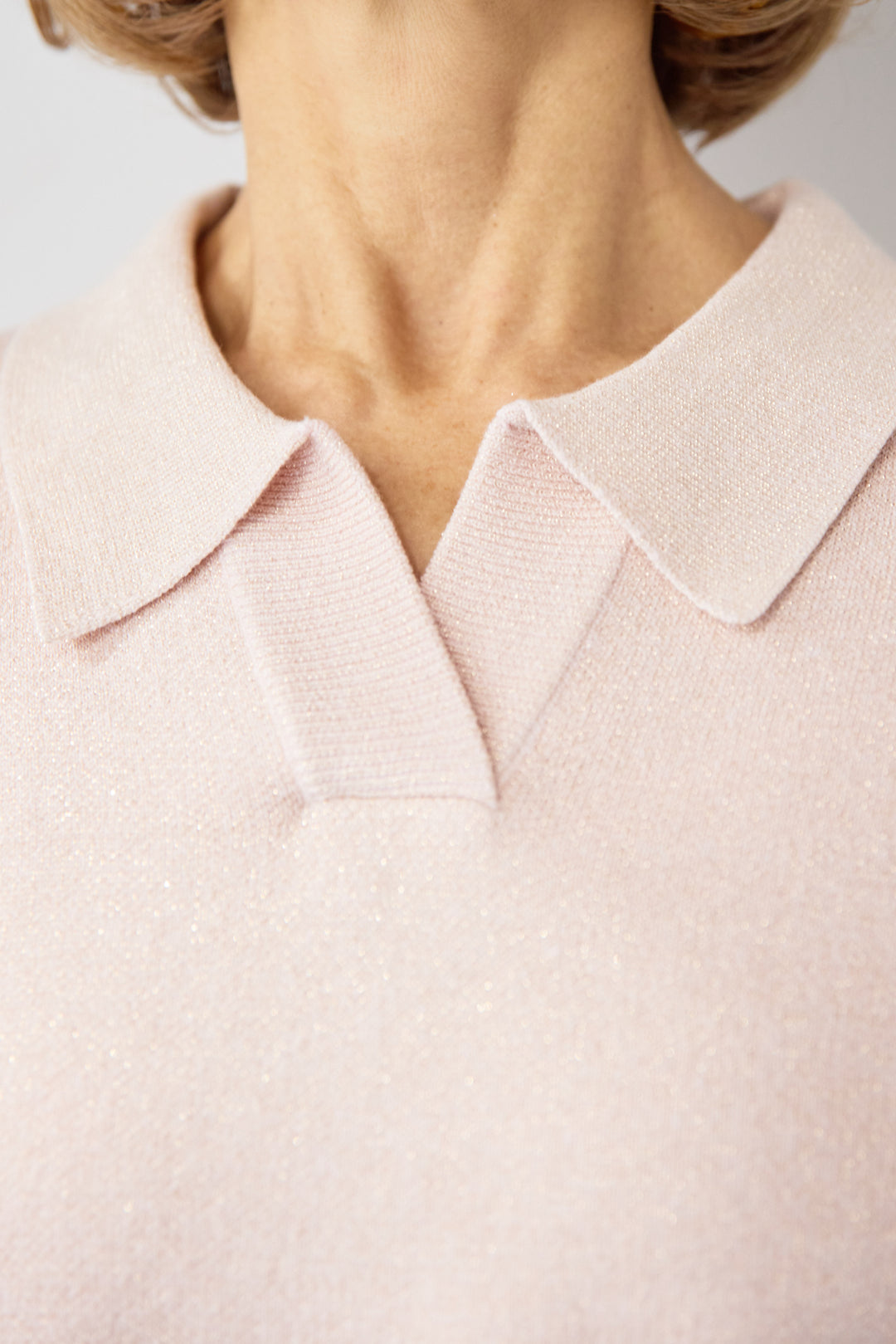 シャイニーラメ・スキッパーポロニット