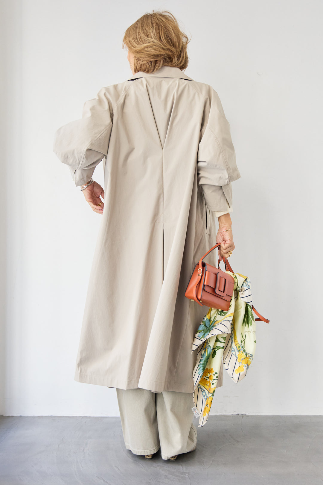 バックデザイン・ビッグシルエットスプリングコート