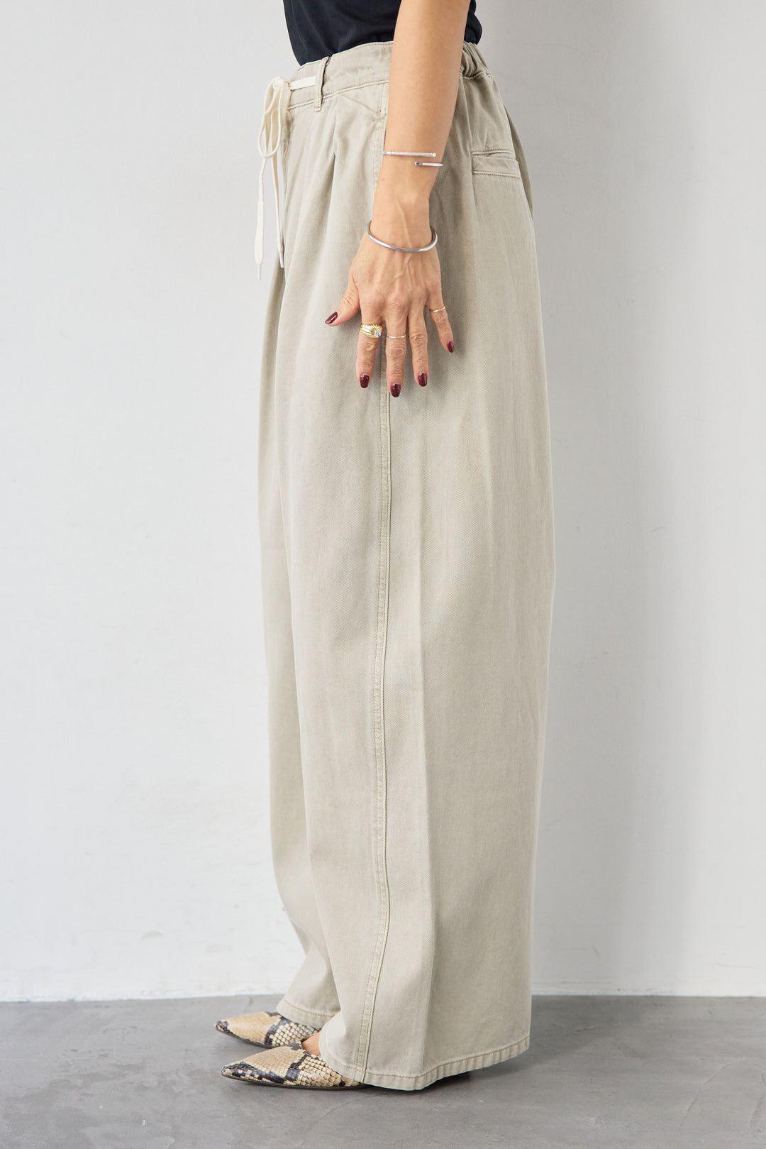 ソフトツイル ニュアンスワイドデニム