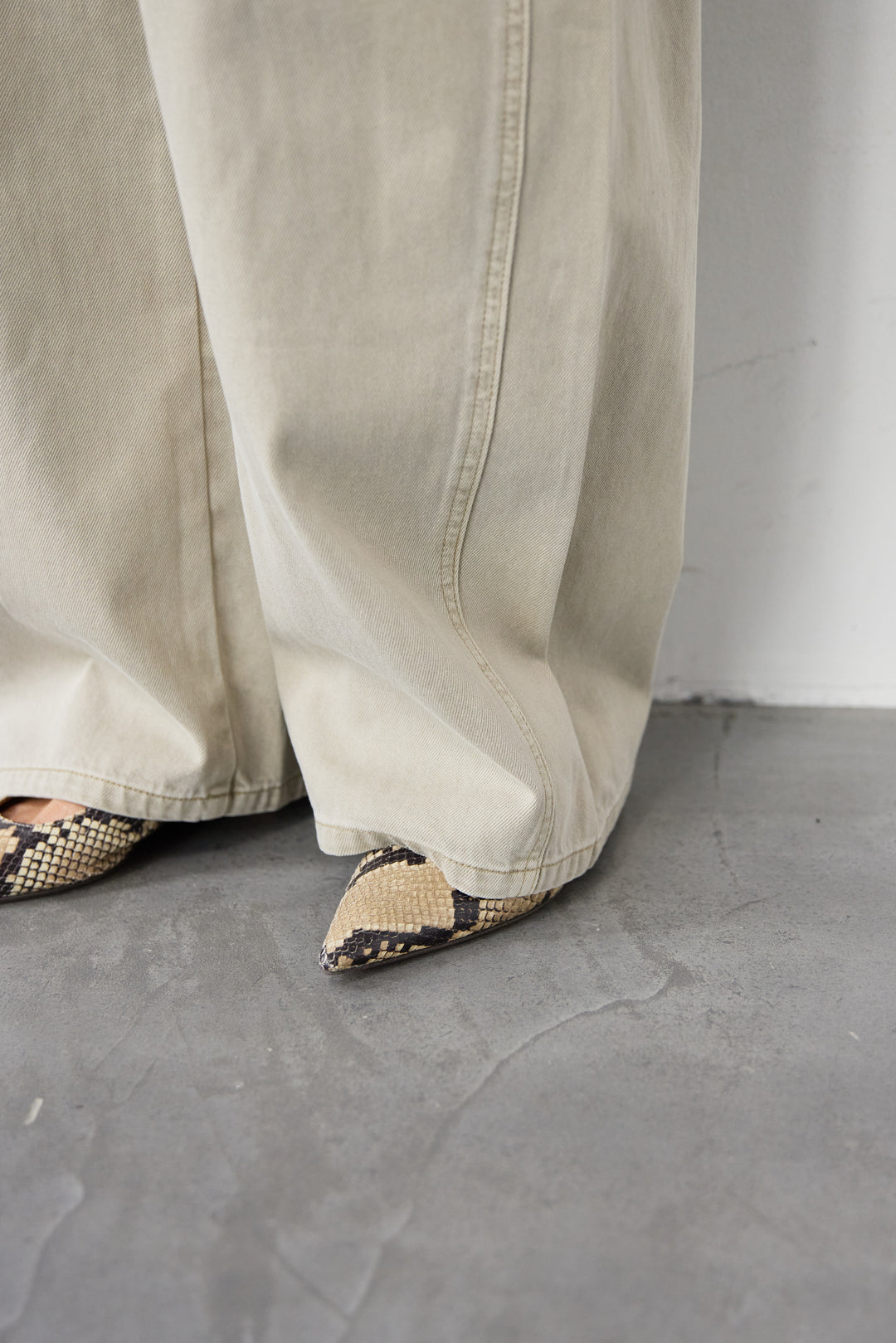 ソフトツイル ニュアンスワイドデニム