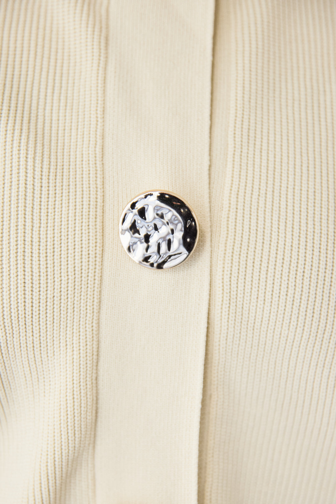 モダンメタルボタン・カーディガン