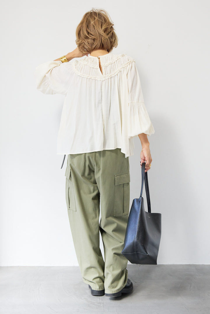 ピンタックフリル ギャザーボリュームブラウス