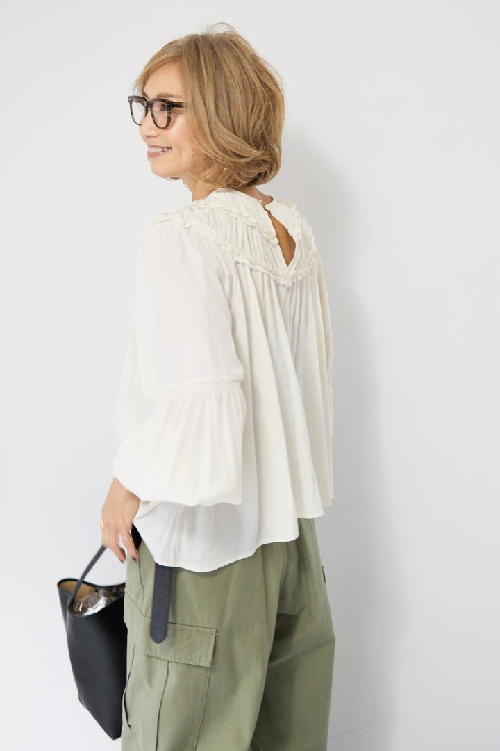 ピンタックフリル ギャザーボリュームブラウス