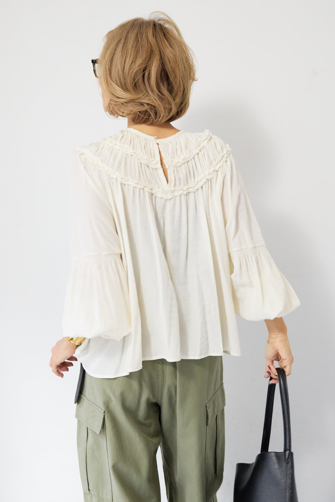 ピンタックフリル ギャザーボリュームブラウス