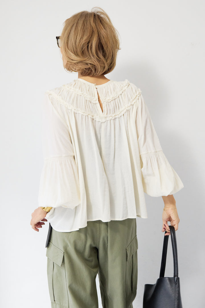 ピンタックフリル ギャザーボリュームブラウス