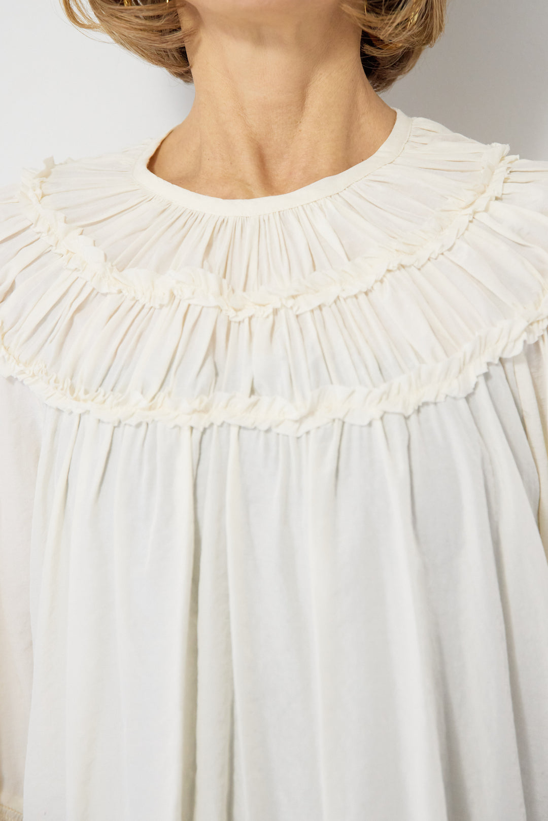 ピンタックフリル ギャザーボリュームブラウス