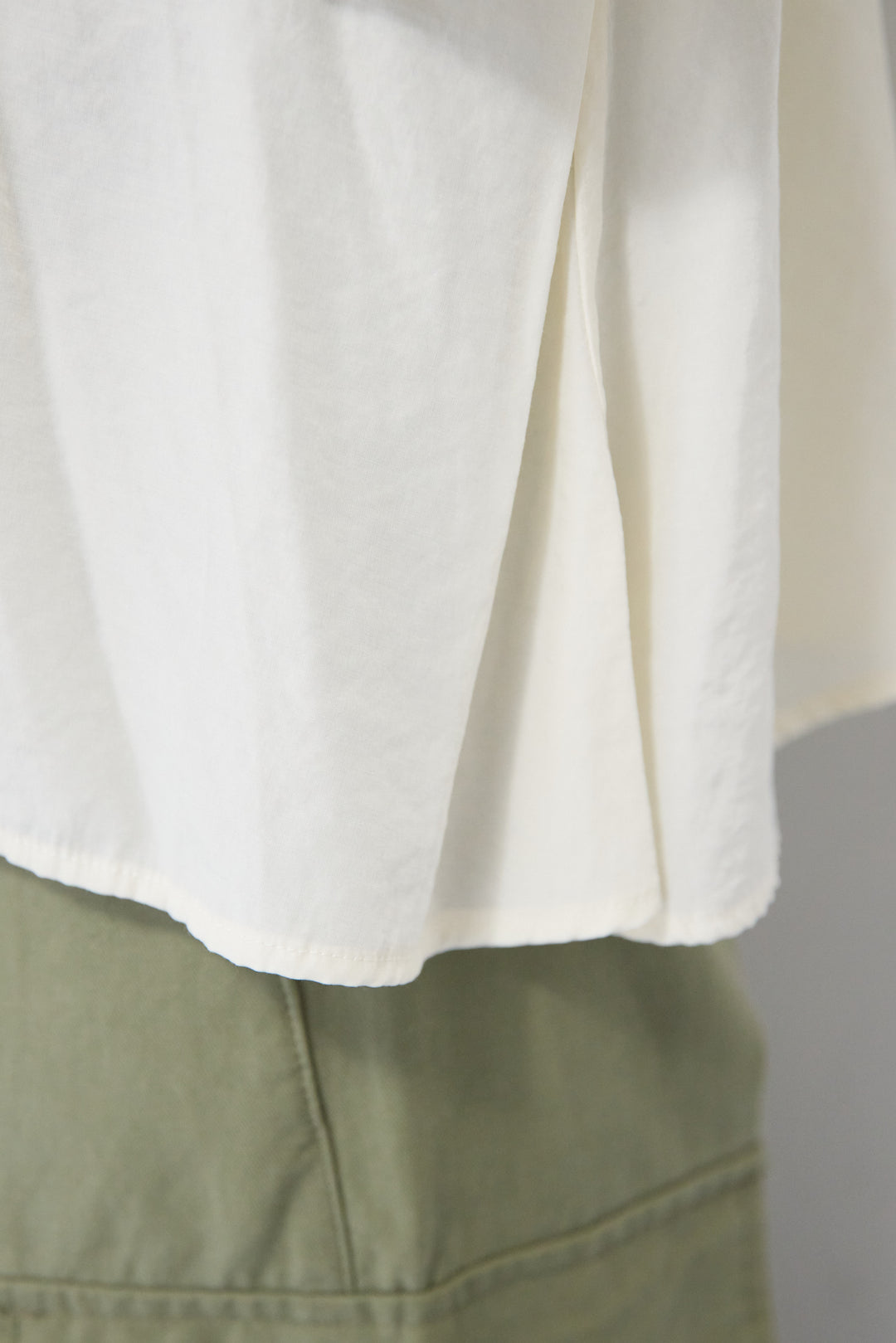 ピンタックフリル ギャザーボリュームブラウス