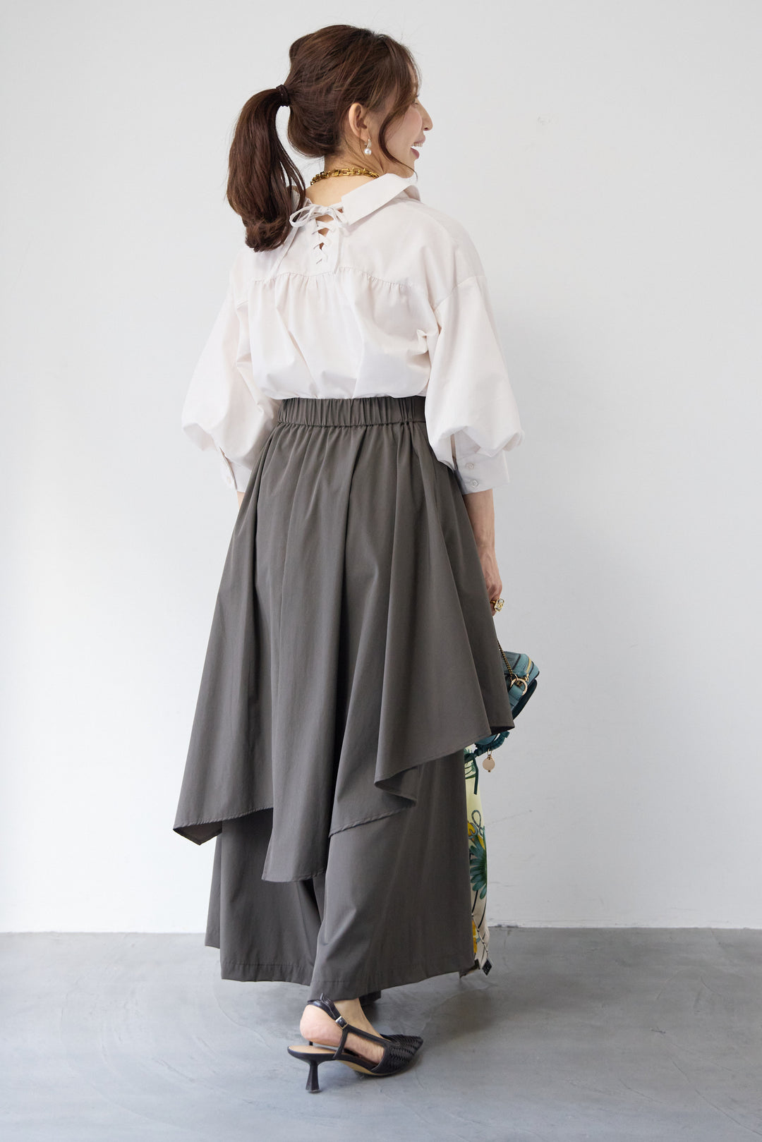 レースアップボリューム袖ブラウス