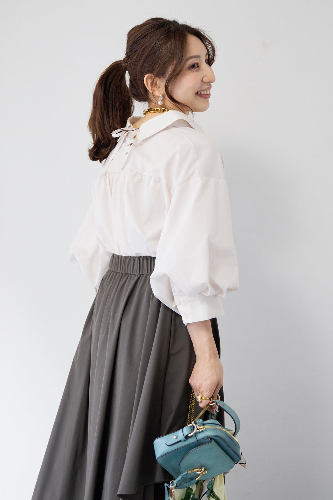 レースアップボリューム袖ブラウス