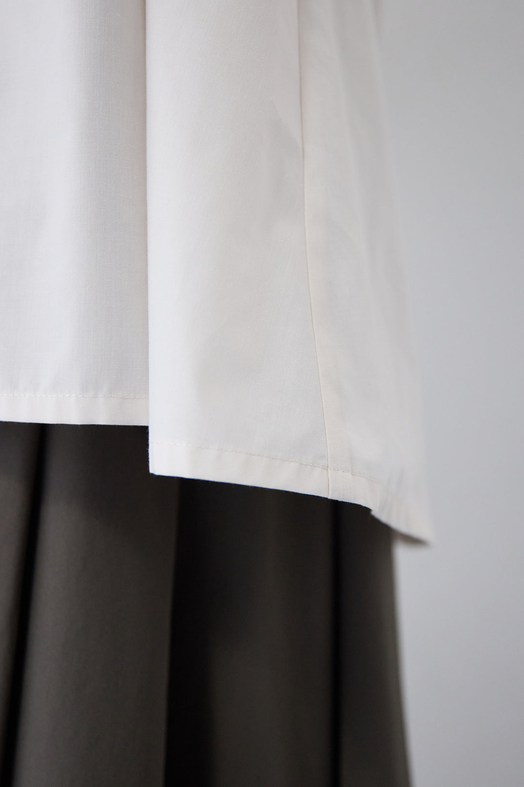 レースアップボリューム袖ブラウス